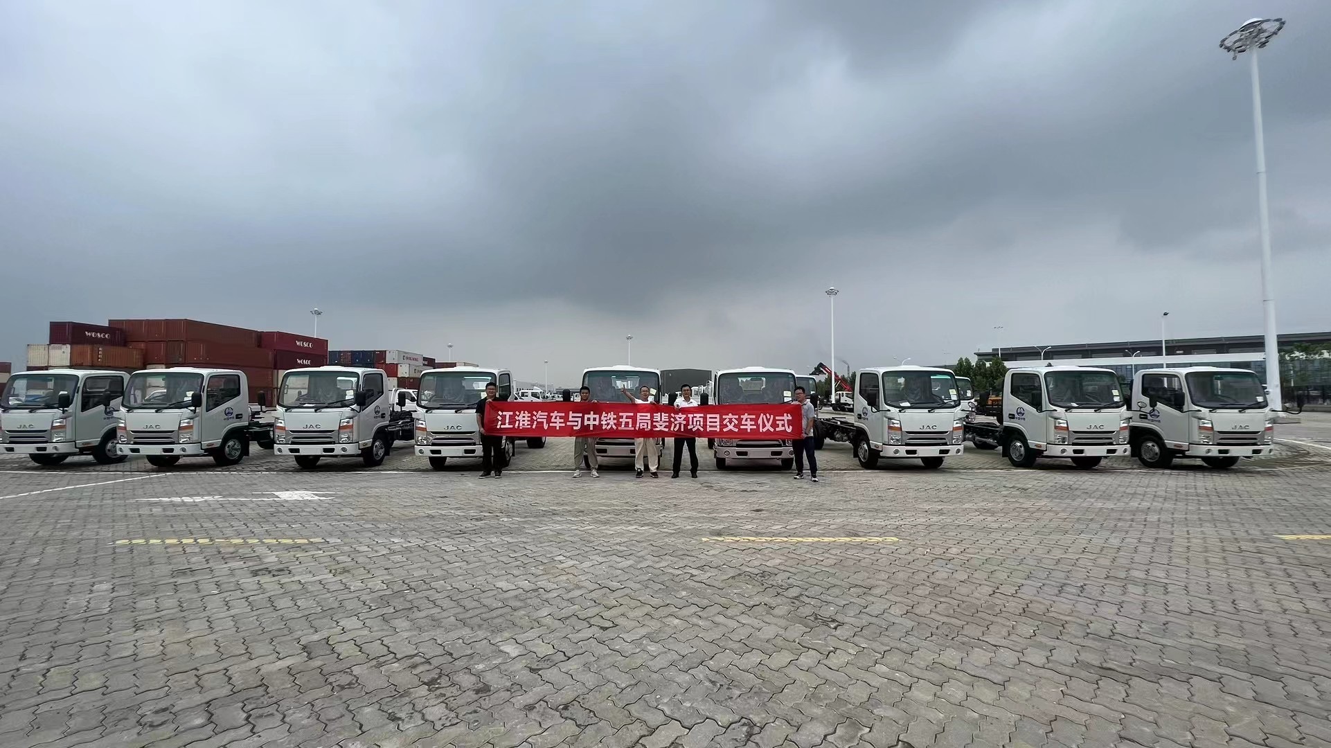 中鐵斐濟(jì)項目載貨汽車1